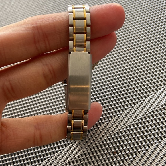 Silver and gold stainless steel watch - Picture 4 of 6